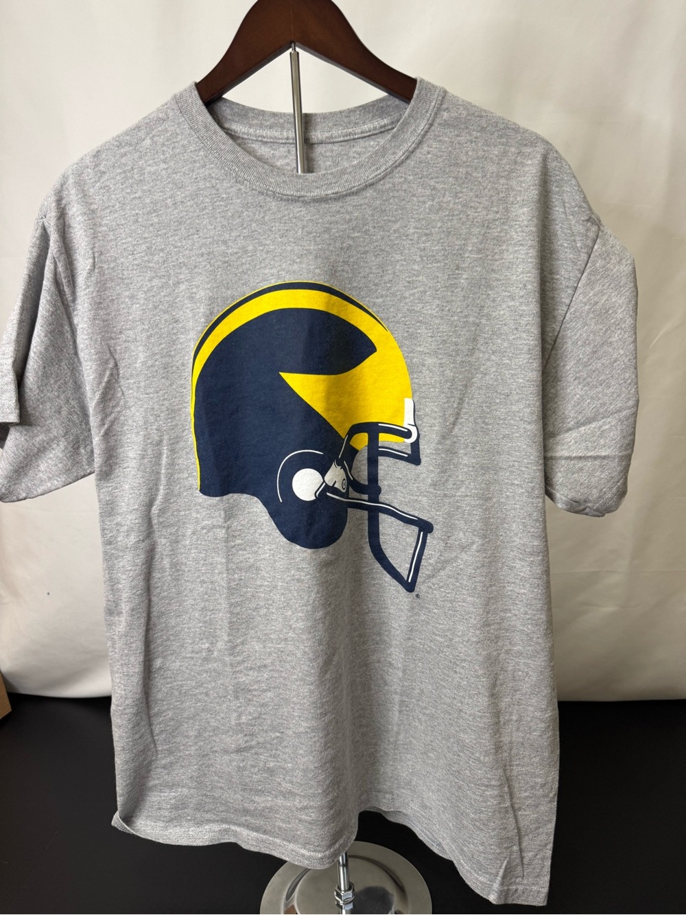Men's Grey Michigan Helmet T-Shirt - Yellow & Navy no tag. Is adult large #139